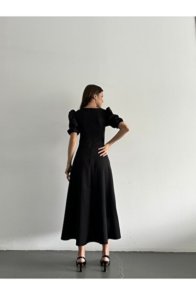 Daem Butik Γυναικείο φόρεμα με μαύρη λαιμόκοψη με μπαλόνι μανίκι μέσης με πλισέ μίντι