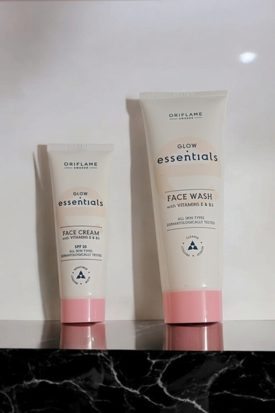 Oriflame منظف ​​غسول الوجه Glow Essentials وكريم الوجه الأساسي