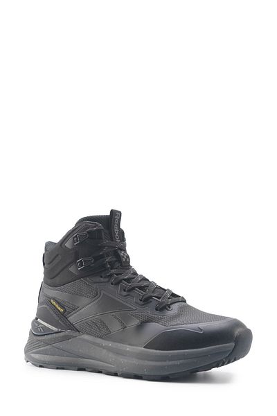 Reebok حذاء نسائي أسود للخروج من COAST TRAIL HI