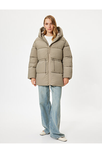 Koton Übergroßer, aufblasbarer Kapuzenmantel – mit Taschen und Reißverschluss