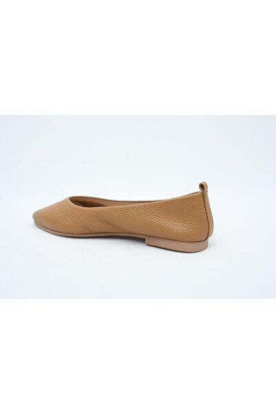 LA PASSION Pointed Toe Tan Ballerinas