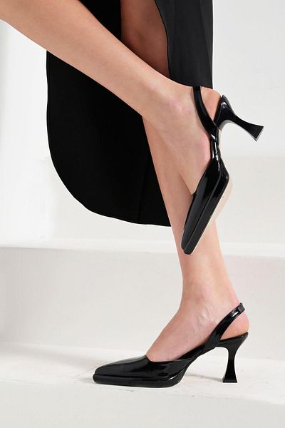 Beyond Women's Black Sonia Pointed Heeled Patent Leather Shoes 8cm Bynde600
