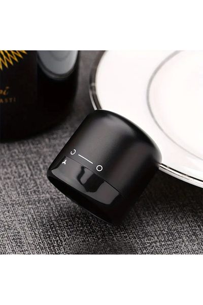 UrbanCove Co Wine Bottle and Bottle Stopper with Vacuum and Lock - Refreshing and Preserving Design