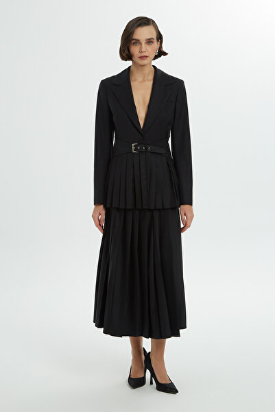 GİZİA Önü Pili Detaylı Gold Aksesuarlı Siyah Ceket