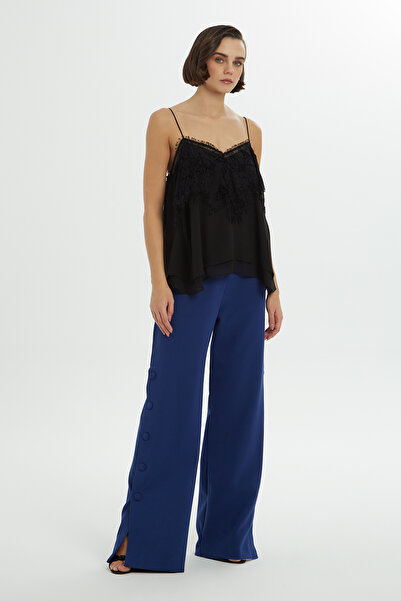 GİZİA Önü Dantel Detaylı Askılı Siyah Bluz