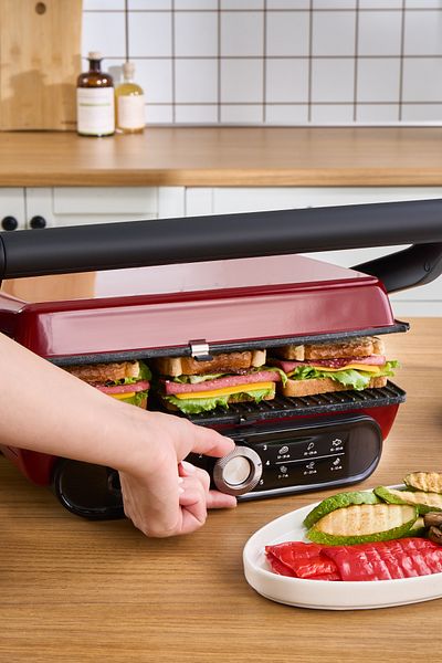 Karaca شواية ومحمصة Gastro Grill Pro بقدرة 2400 واط باللون الأحمر