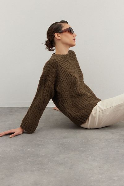 Trendyol Collection Hnědý Wide Fit svetr s měkkým texturovaným úpletem TWOAW23KZ01373