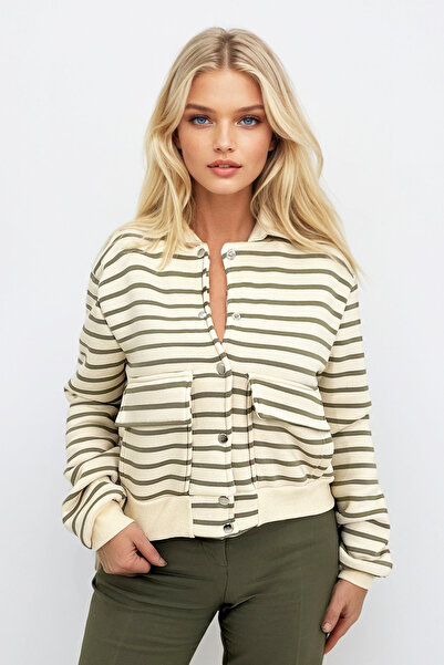 Trend Alaçatı Stili Dámská Crop bunda s khaki podšívkou se zapínáním na patentky, dvojité kapsy, zvýšená vnitřní strana Alc-X10940