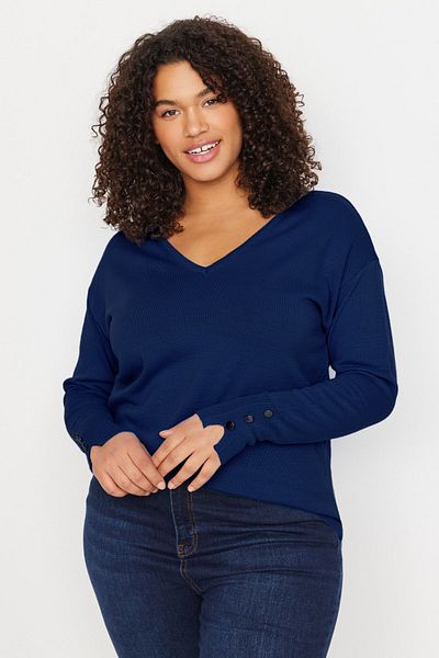 Trendyol Curve Marineblauer Strickpullover mit V-Ausschnitt und Knopfleiste TBBAW23AN00043