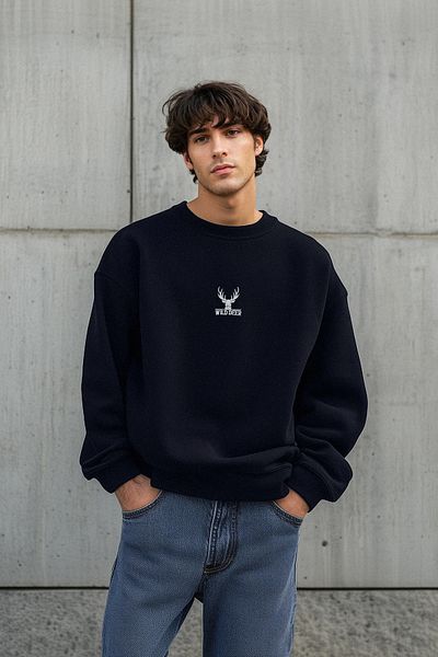 Trendyol Collection Sötétkék túlméretes/széles kivágású nyakú, hosszú ujjú, állati hímzésű pulóver TMNAW24SW00169