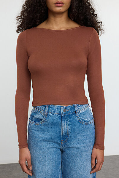 Trendyol Collection Καφέ πλεκτή μπλούζα με λαιμόκοψη με κανονικό μήκος TWOAW25BZ00011