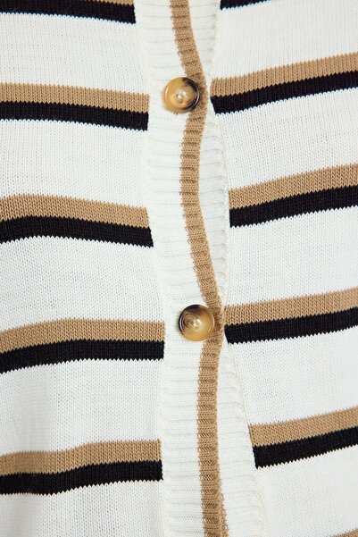 Edit by Trendyol Светр з горловиною екрю Кардиган в клітинку TEDAW25HI00022