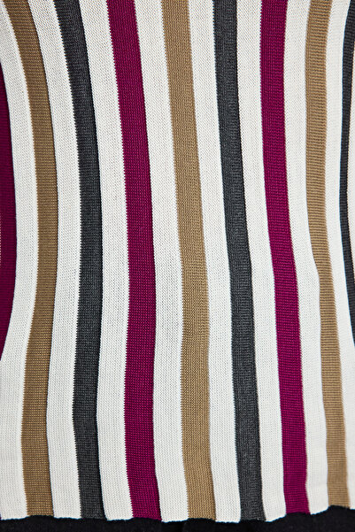 Edit by Trendyol Пуловер з V-подібним вирізом кольору екрю в тонкий светр TEDAW25KZ00054