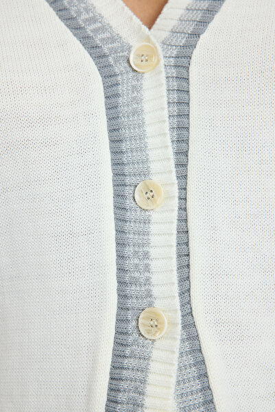 Edit by Trendyol Ecru V-Neck Color Block Regular Sweater Cardigan Tedaw25Hi00024