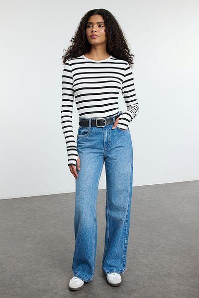 Trendyol Collection Μαύρη εκρού ριγέ βισκόζη/μαλακό ύφασμα με λεπτομέρεια με δάχτυλα ελαστική πλεκτή μπλούζα TWOAW25BZ00014