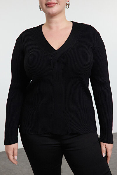 Trendyol Curve Černý pletený svetr s výstřihem do V - detail uzlu vpředu Tbbaw24An00101