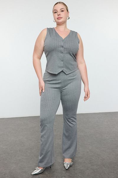 Trendyol Curve Šedá pruhovaná pletená vesta větší velikosti Regular Fit Tbbaw25Bh00005