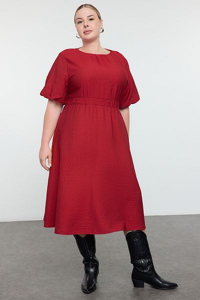 Trendyol Curve Burgunderfarbenes, strukturiertes, gewebtes Midi-Kleid mit Ballonärmeln in Übergröße TBBAW25AH00093