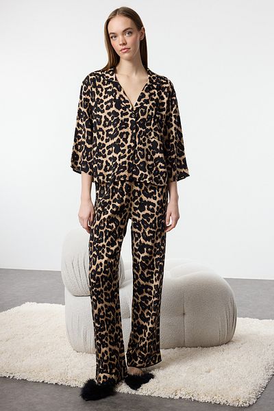 Trendyol Collection Vícebarevný leopardí potisk, žebrovaný set tkaného pyžama z viskózy Thmaw21Pt0292