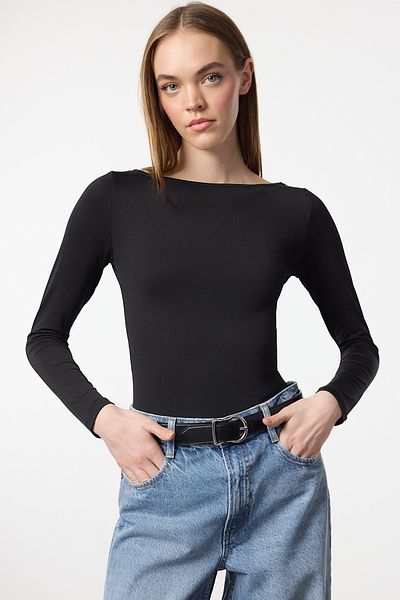 Trendyol Collection Corp tricotat negru cu capsă flexibilă - mânecă lungă, gât barcă, corp mulat TWOAW25BD00000