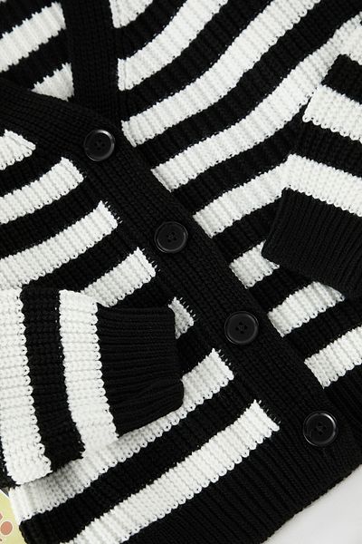TRENDYOLKIDS Černý dívčí oversize cardigan Tkdaw25Hi00008