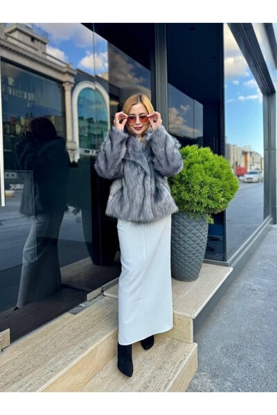 Esbersi Noul sezon, guler șal, haină detaliată din blană – eleganță și căldură într-unul