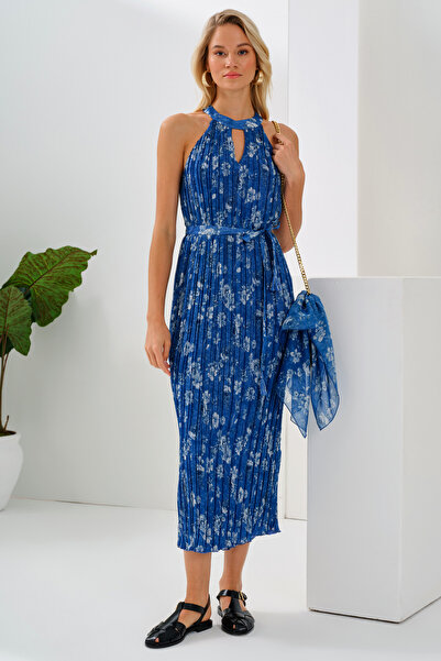 Naramaxx Yaka Detaylı Piliseli Elbise