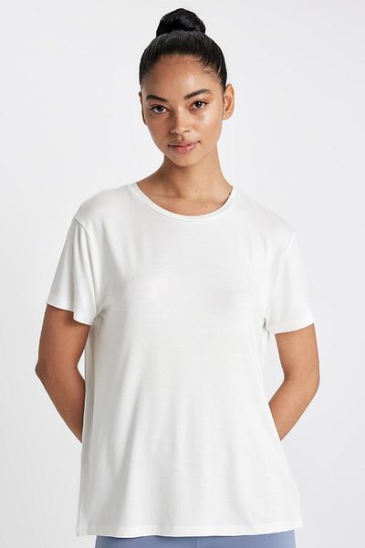 DeFacto Basic-T-Shirt für Sportler mit Rundhalsausschnitt – einfarbig, kurze Ärmel, passend für Standard D1904ax24hs
