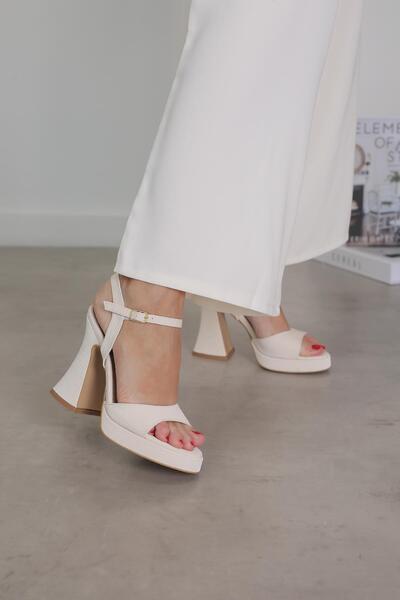 Stil Durağı IZ325 MODEL 8 CM KALIN  TOPUKLU TEKBANT TOPUKLU SANDALET AYAKAKBI TEN