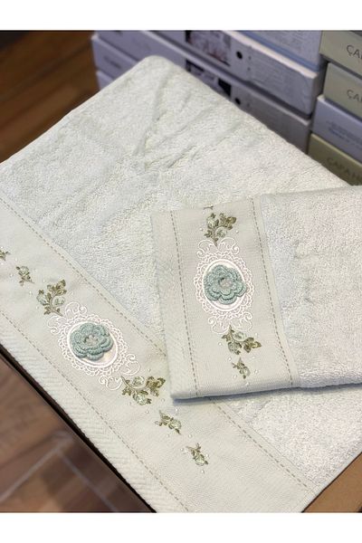 Fiesta Green 3D Embroidered Mother-Daughter Towel Set