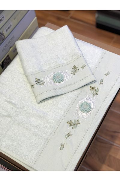 Fiesta Green 3D Embroidered Mother-Daughter Towel Set