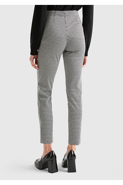 United Colors of Benetton Women's Black-White Polyviscose Skinny Fit Trousers with Houndstooth Pattern