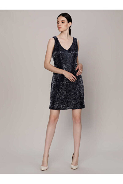 Roman Sırt Detaylı Parlak Gece Elbisesi Lacivert K1961102_015