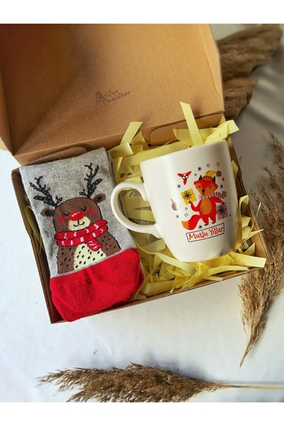 Atölye Merdiven Новогодишен подаръчен комплект: Чорап с елени и чаша с лисица