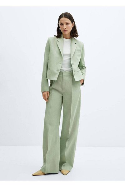 MANGO Woman Kurze Blazerjacke mit Knopf
