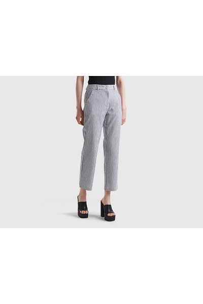 United Colors of Benetton Schwarze Damenhose aus Seersuckerstoff mit normaler Passform