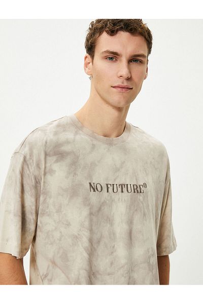Koton Übergroßes T-Shirt mit aufgesticktem Slogan im Batik-Look und Rundhalsausschnitt