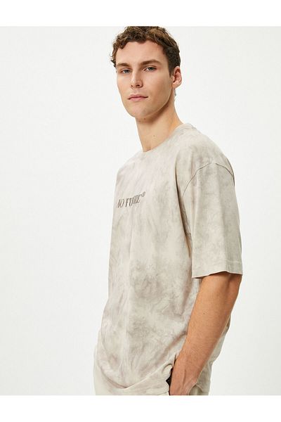 Koton Übergroßes T-Shirt mit aufgesticktem Slogan im Batik-Look und Rundhalsausschnitt