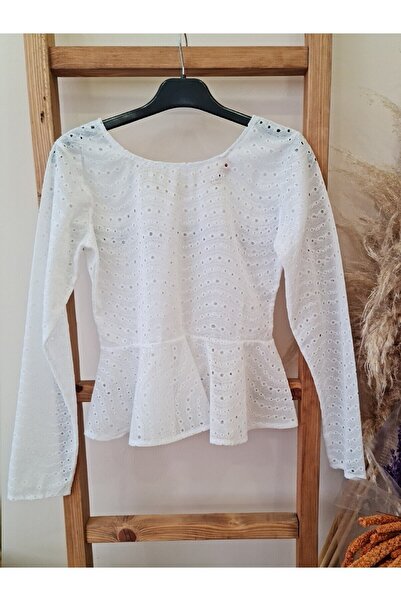KÜÇÜĞÜM BUTİK Bluză albă din dantelă cu volane și detalii festonate