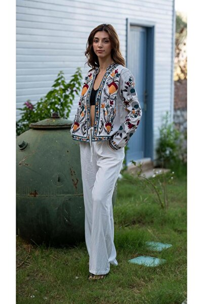 Miss Boheme سترة بيضاء مطرزة بتطريز متقاطع بوهيمي