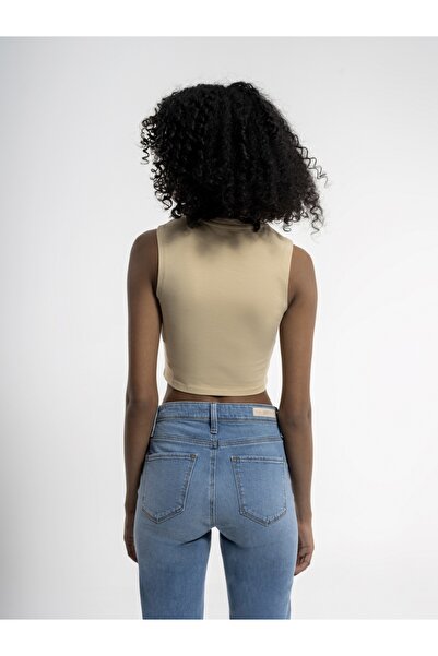 Loft Crop Female Athlete