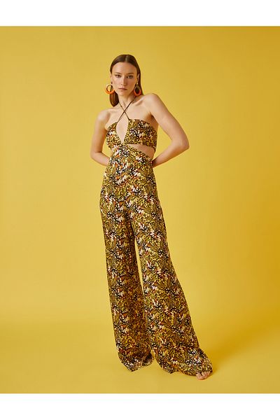 Koton Gemusterter Jumpsuit mit Neckholder und Fensterdetail