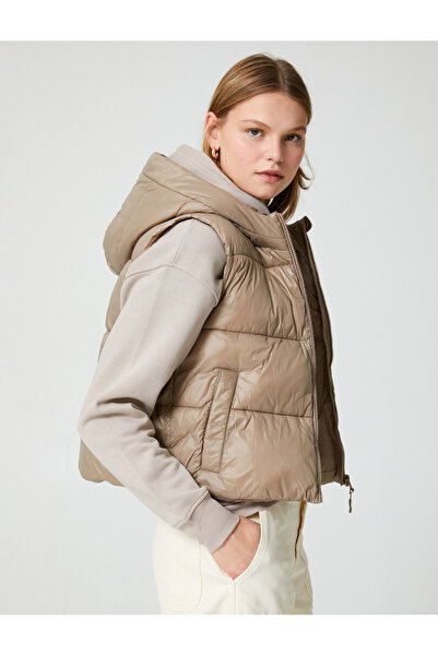 Koton Kısa Şişme Yelek Fermuarlı Kapüşonlu Cepli