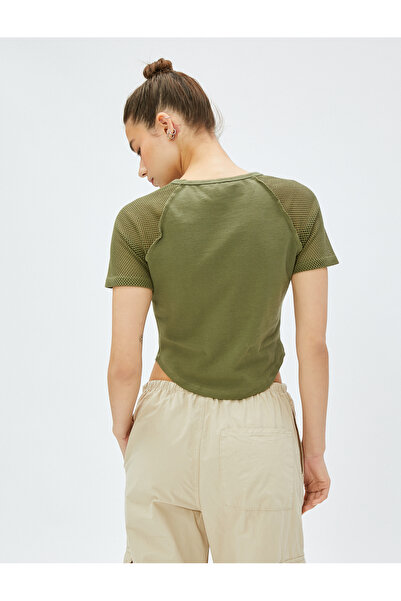 Koton Crop T-Shirt με εμπριμέ διχτυωτό λεπτομέρεια βαμβακερό λαιμόκοψη