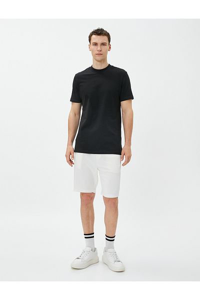 Koton Basic-T-Shirt mit Rundhalsausschnitt, schmaler Passform und kurzen Ärmeln aus Baumwolle