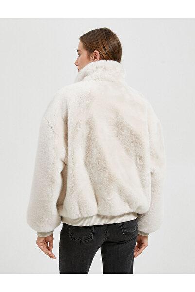 Koton Übergroßer Plüschmantel mit Stehkragen und Reißverschluss, gerippt