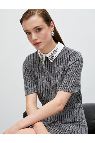 Koton طوق بلوزة لامع بتفاصيل حجرية - كم قصير