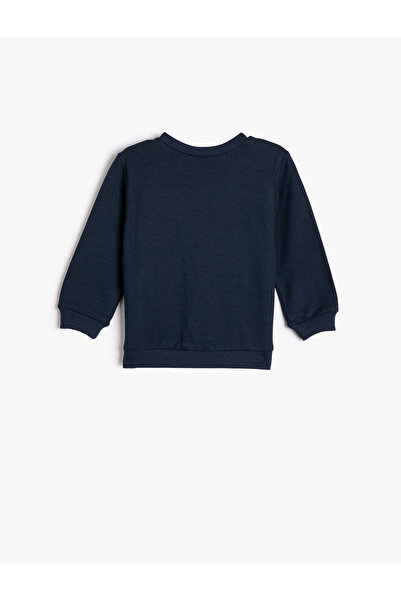 Koton Повдигнат суичър от памук с дълги ръкави и деколте с щампи с космическа тема