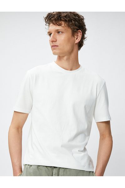 Koton Basic-T-Shirt mit kurzen Ärmeln, Rundhalsausschnitt und schmaler Passform