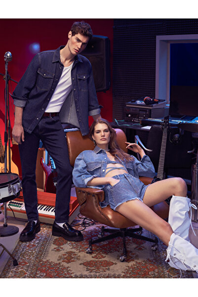 Koton Pantaloni scurți din denim texturați cu detaliu vintage cu buzunar în t...